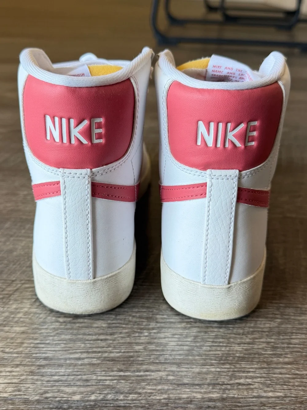 Nike Blazer mid 77 Women’s High-Top Sneakers red stardust Size 8.5